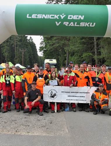 Do Ralska míří opět kompletní dřevorubecká špička