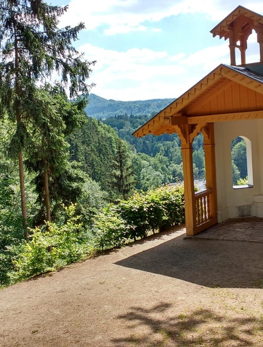 Lesníci VLS rozšířili Mattoniho stezku na Karlovarsku o nová zastavení