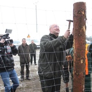 Dokončení plotu ve Vrběticích