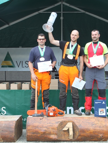 Dřevorubeckým šampiónem je Martin Pňaček, družstvo VLS vyhrálo štafetu
