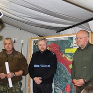 zástupce náčelníka GŠ Maleninský, policejní ředitel Tkadleček, ředitel VLS Vojáček