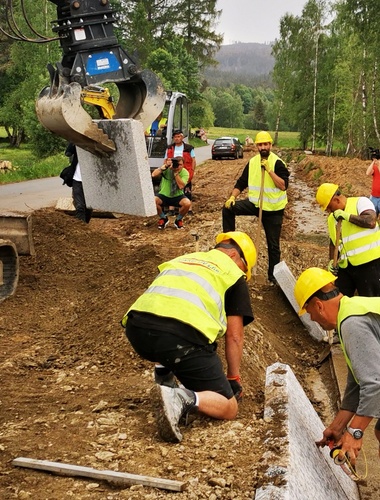 Chybějící část  Želnavského smyku nahrazují VLS věrnou replikou památky