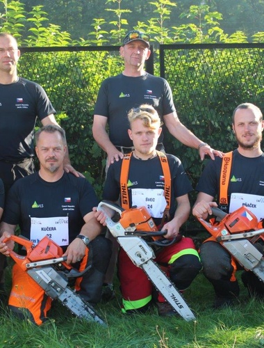 Světový šampionát: Zlato, 5. místo v juniorech a sedmé mezi týmy 