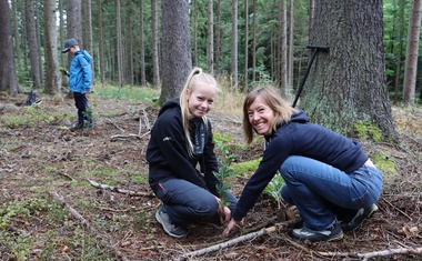 Brdské lesy se díky dobrovolníkům rozrostly o nové stromy
