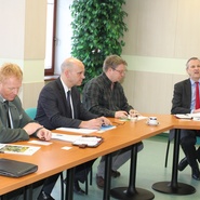 gen. ředitel Lesů ČR Daniel Szórád, Ben Gunnenberg a Peter Latham