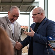 ředitel muzea J. Ondruš s ministrem D. Hermanem